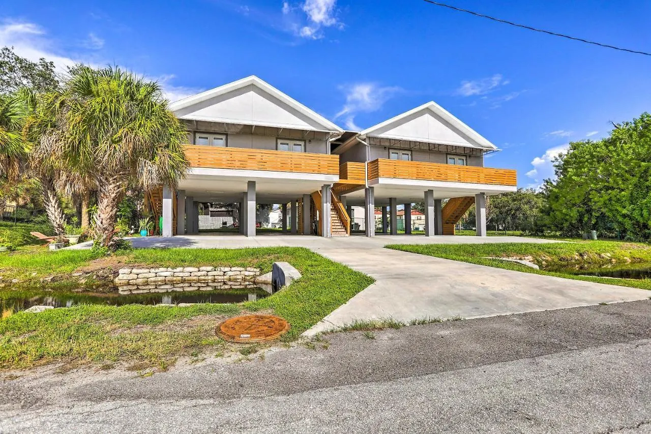 Kontakt z Family-Friendly Tampa Home Less Than 3 Mi To Ocean!
