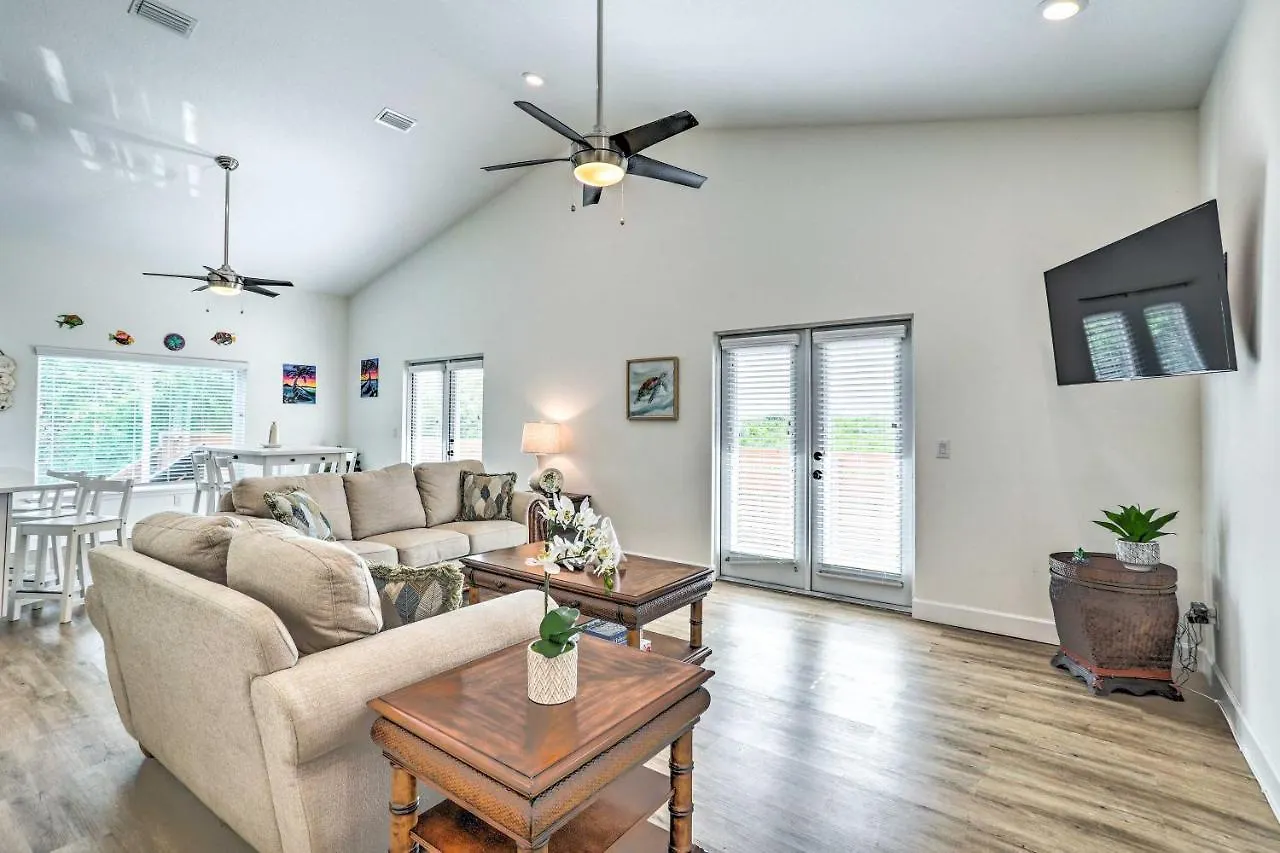 Family-Friendly Tampa Home Less Than 3 Mi To Ocean! Dom wakacyjny